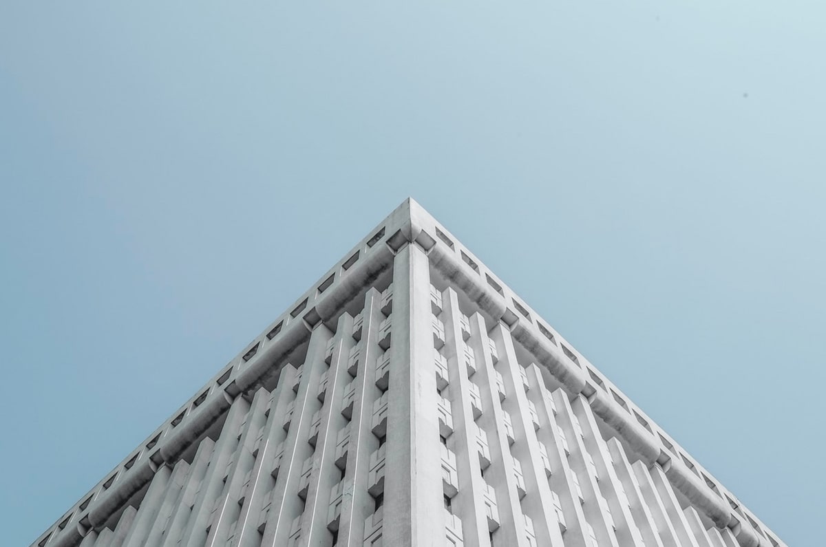 西甲媒体透露:阿隆索最大的失误就是没能留下更衣室定海神针莫德里奇